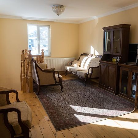 Отель House Mon Amie Местия Экстерьер фото