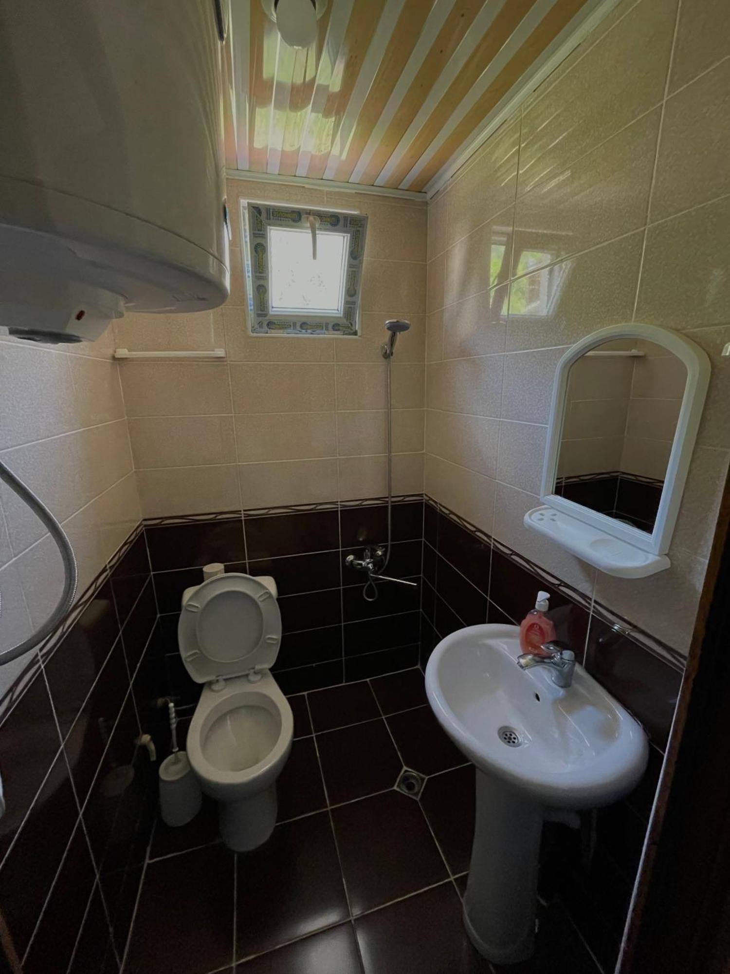Отель House Mon Amie Местия Экстерьер фото