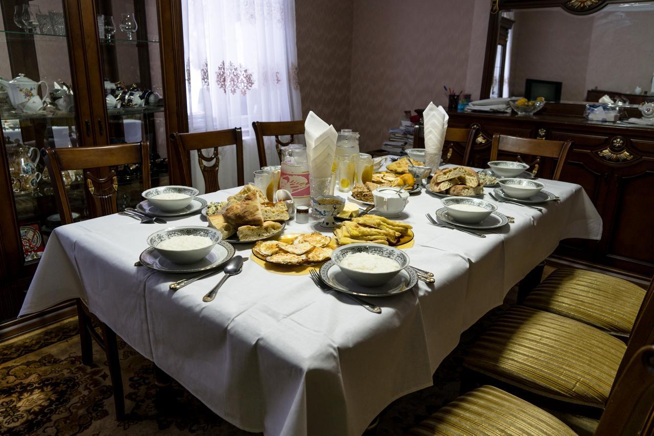 Отель House Mon Amie Местия Экстерьер фото