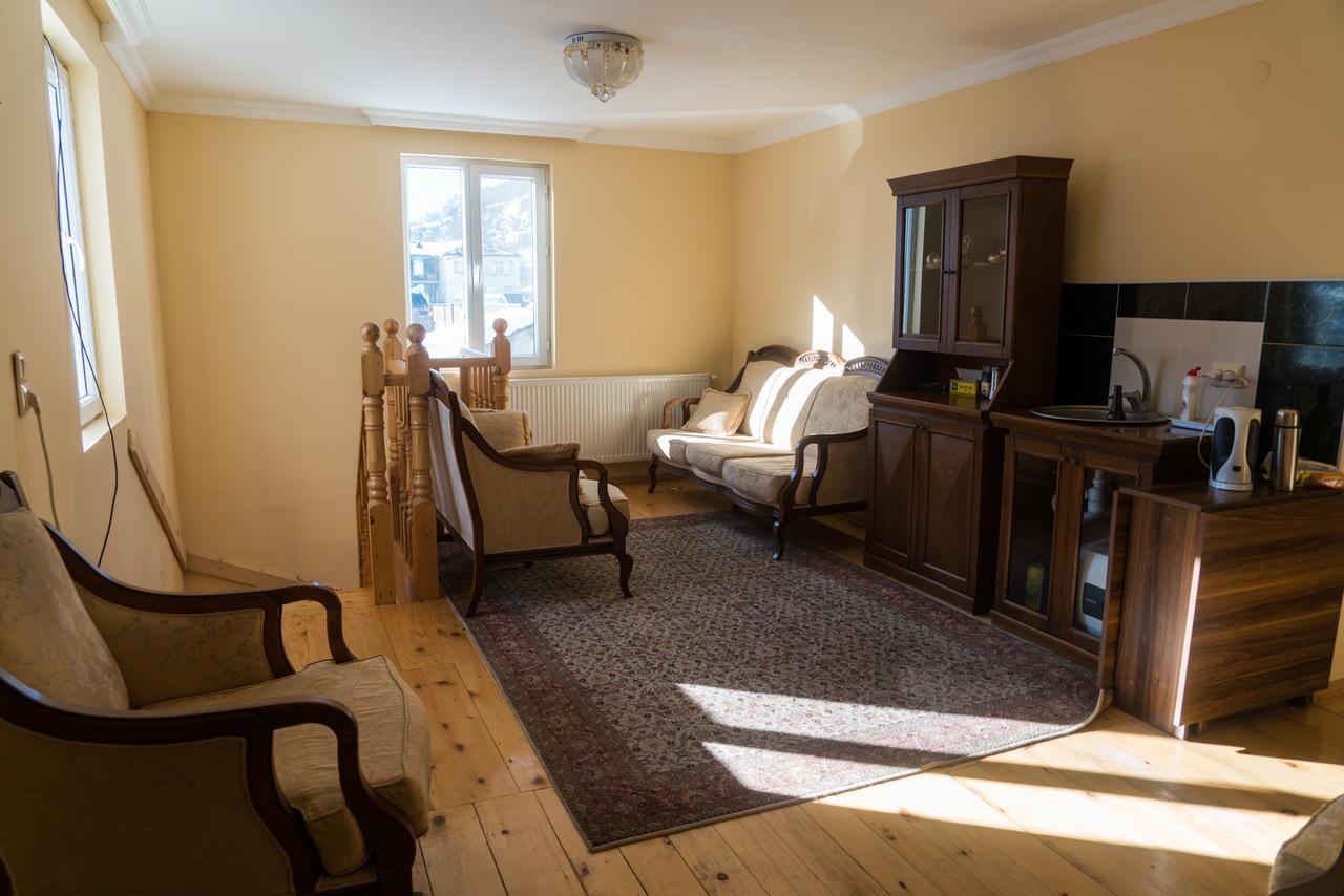 Отель House Mon Amie Местия Экстерьер фото